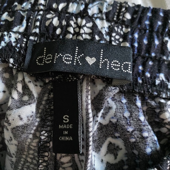 Flowy Patterned Shorts - Picture 4 of 5